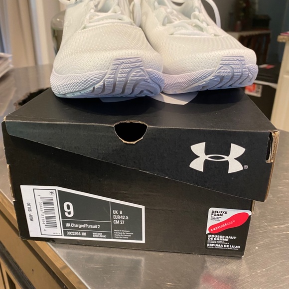 Under Armour Mens charged Pursuit 2 Sneakers